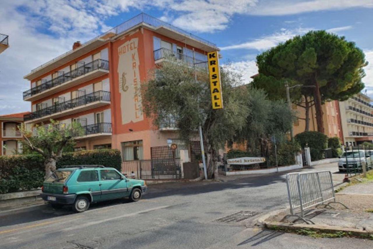 Hotel Kristall Diano Marina Esterno foto