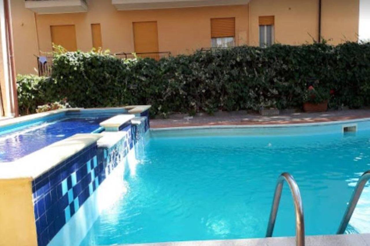 Hotel Kristall Diano Marina Esterno foto