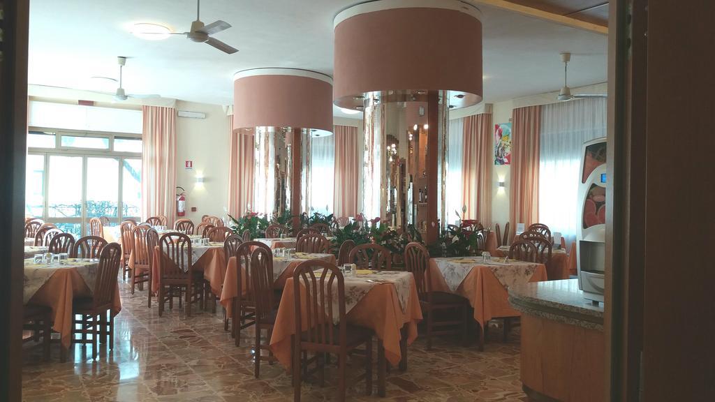 Hotel Kristall Diano Marina Esterno foto