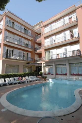 Hotel Kristall Diano Marina Esterno foto