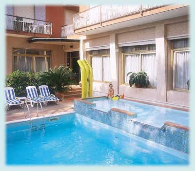 Hotel Kristall Diano Marina Esterno foto