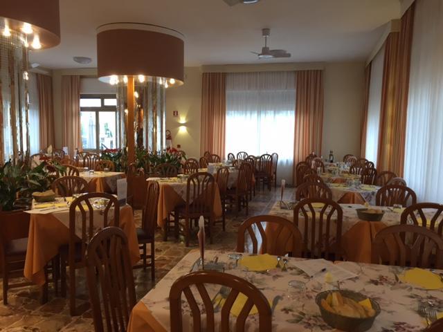 Hotel Kristall Diano Marina Esterno foto