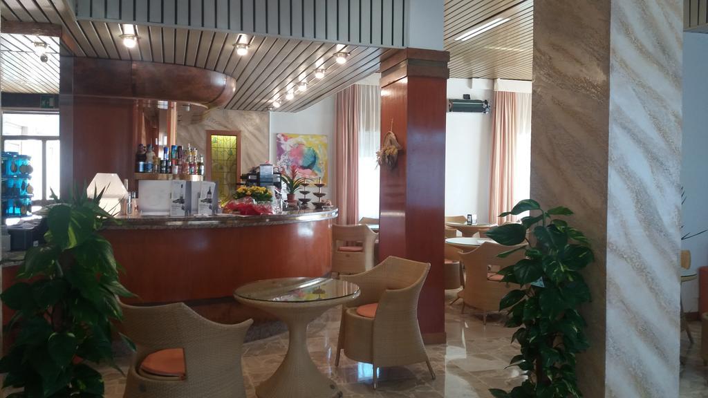 Hotel Kristall Diano Marina Esterno foto