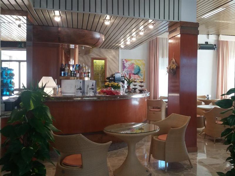 Hotel Kristall Diano Marina Esterno foto