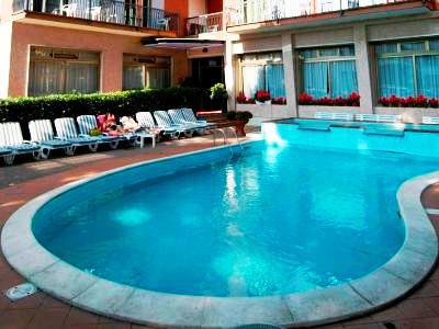 Hotel Kristall Diano Marina Esterno foto