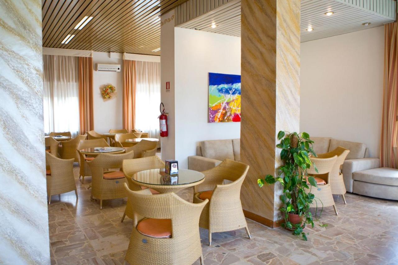 Hotel Kristall Diano Marina Esterno foto