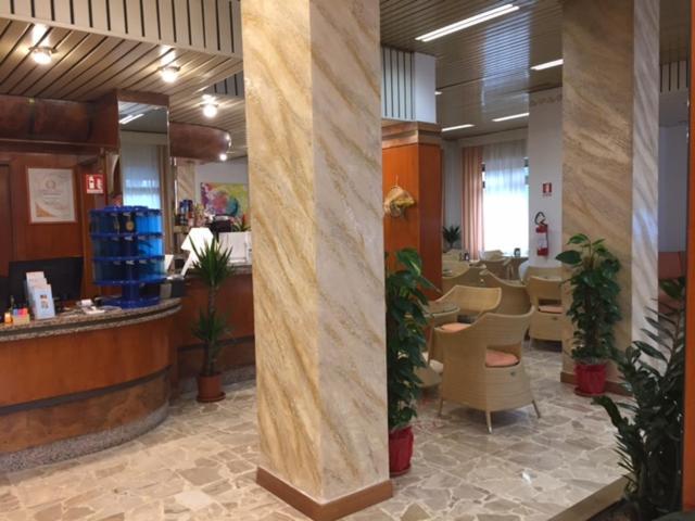 Hotel Kristall Diano Marina Esterno foto