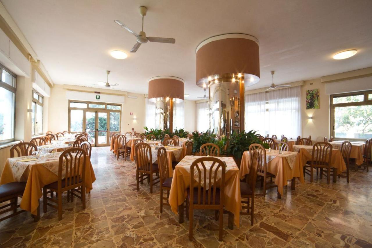 Hotel Kristall Diano Marina Esterno foto