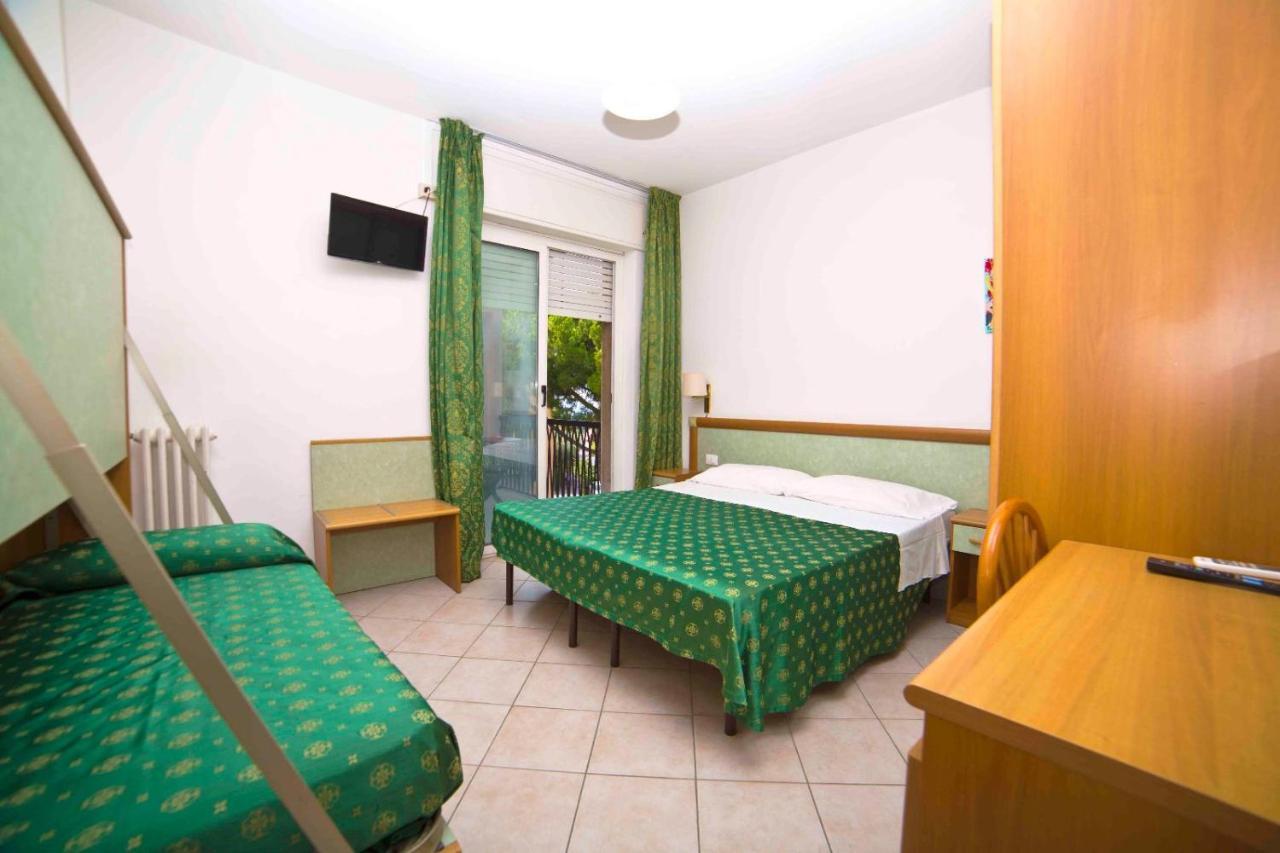 Hotel Kristall Diano Marina Esterno foto