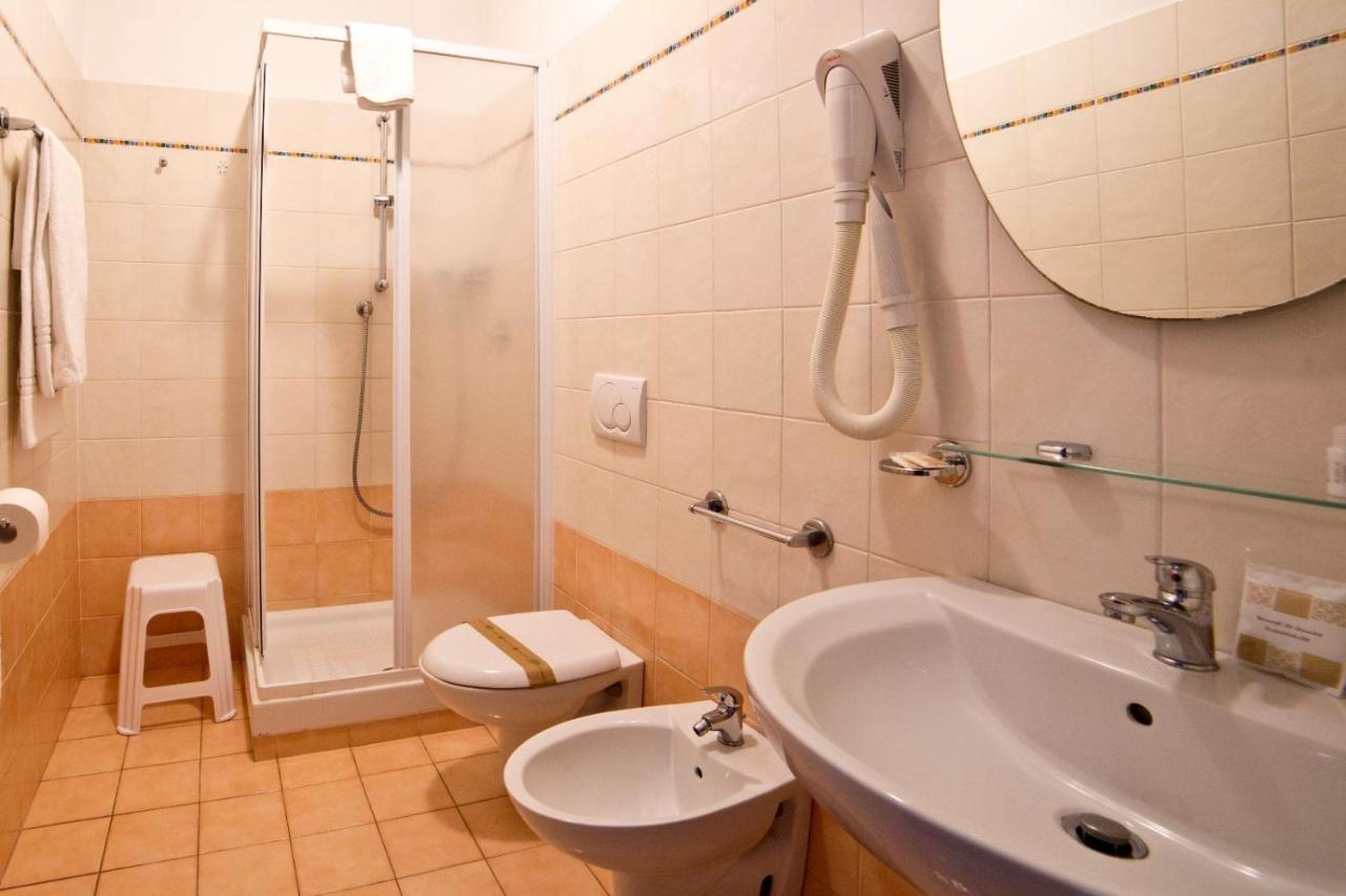 Hotel Kristall Diano Marina Esterno foto