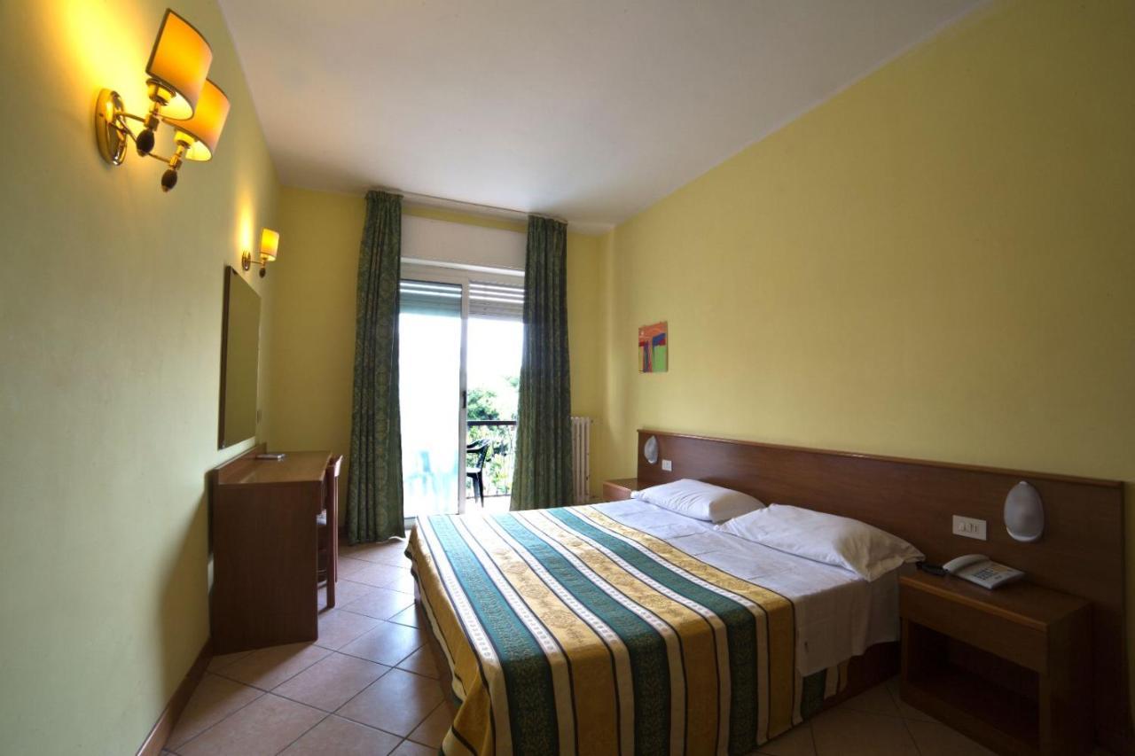Hotel Kristall Diano Marina Esterno foto